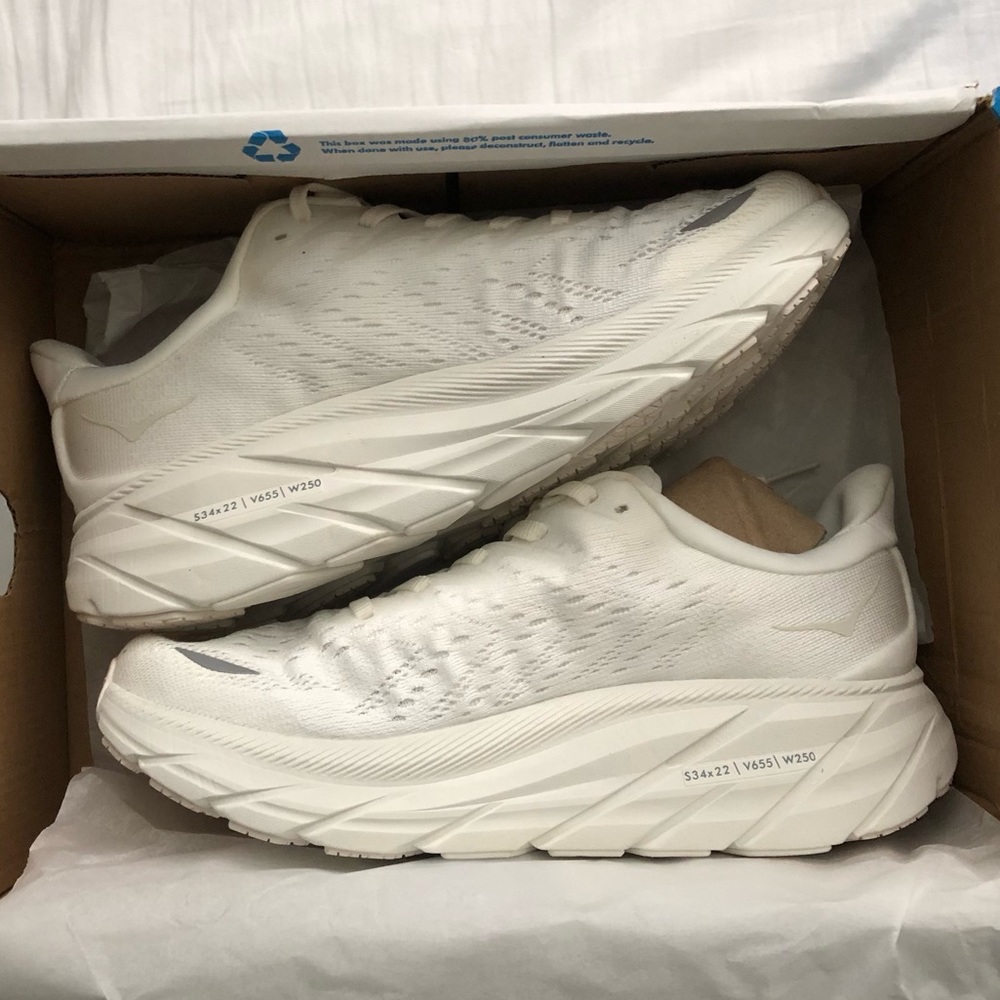 HOKA Clifton 8 Shoes - White - Women’s 8.5 / Men’s 7 (regular width)